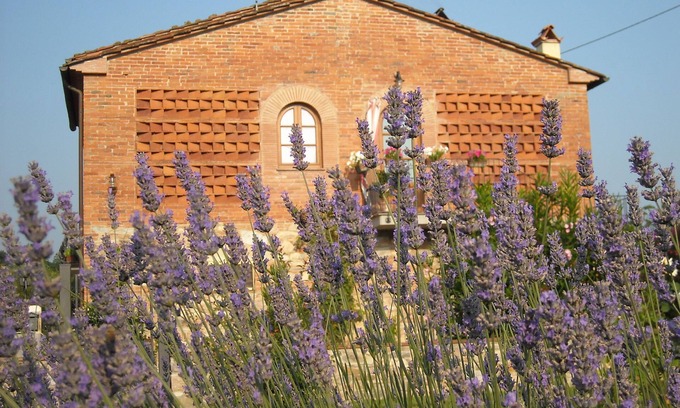 SantʼAndrea di Compito House | Very well located for visiting the region. Parking and owner available.