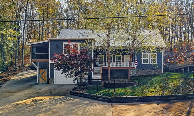 Smithville House | Veteran Owned - Ideal Spot Near Marina with Boat/Trailer Parking