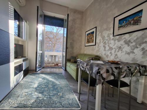 Acquabella Apartment | VFH Argonne Trendy Apartment by the Park