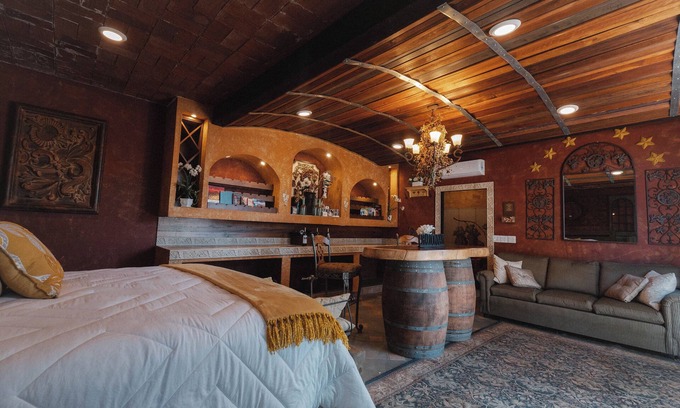 Valle de Guadalupe Ski Chalet | Viña Calabria Barrel Suite Deluxe King Villa Valle View