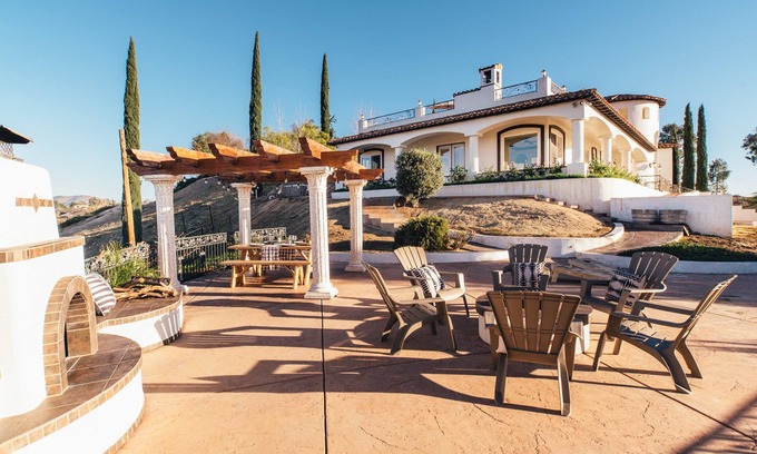 Temecula Villa | Via del Sur by AvantStay | Private Spanish Villa w/Views | Walk to Wineries!