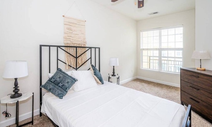 SouthPark Apartment | Viagem Airy 1BR with Balcony, Gym and Parking
