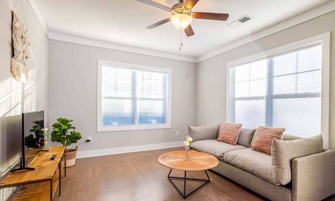 Morrisville Apartment | Viagem Charming 1BR with Gym & Pool