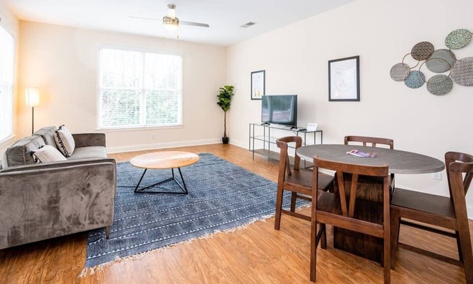 Wesley Heights Apartment | Viagem Studio in Top Location with Parking