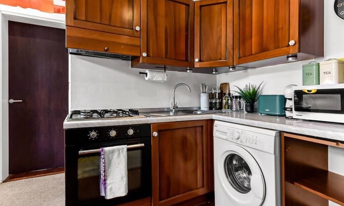 Walpole Apartment | Vibrant 1 BD Retreat - Perfect for Couples
