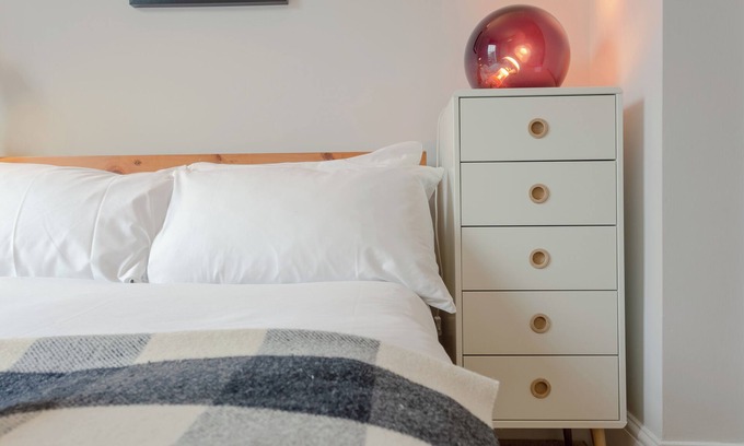 Islington Apartment | Vibrant 1 Bed Flat In Islington With Garden