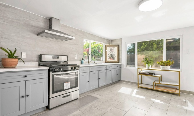 Bonita House | Vibrant 4bd Urban Home Near Downtown