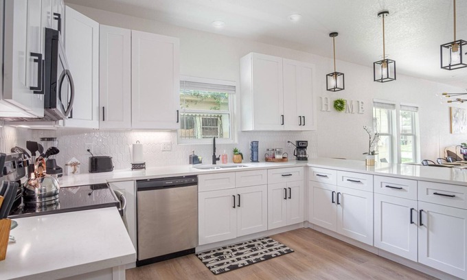 Denver Heights House | Vibrant 4BR 3BA Oasis Near Happy Downtown