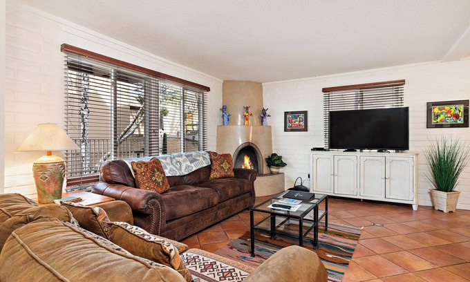 Northeast Santa Fe Hotel | Vibrant, Convenient, And Restful - Walk Downtown And Explore