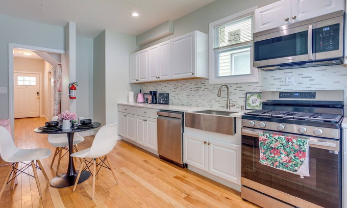 East Orange House | Vibrant East Orange Townhome Near Red Bull Arena!