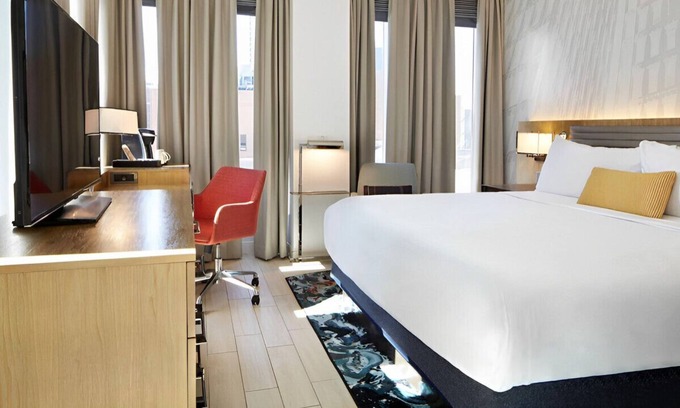 Peachtree Center House | Vibrant & Elegant King Suite with Free Wi-Fi!