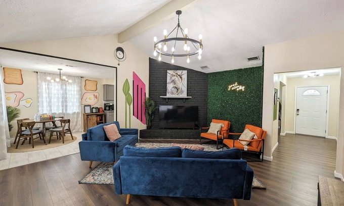 Missouri City House | Vibrant Getaway – Say Hello to the Best of Houston