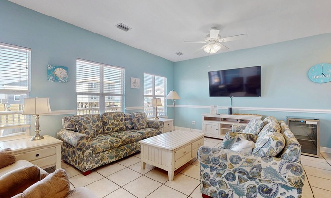 Southpointe House | Vibrant Gulf Front Duplex w/a Shared Pool & Free WiFi in a Great Location