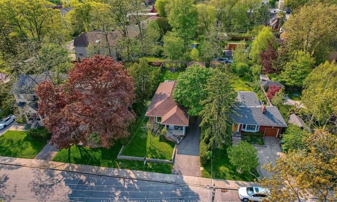 Port Credit House | Vibrant Lakefront Gateway