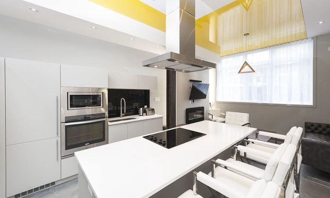 Milton Park Apartment | Vibrant Loft near Plateau Mont Royal and Festivals