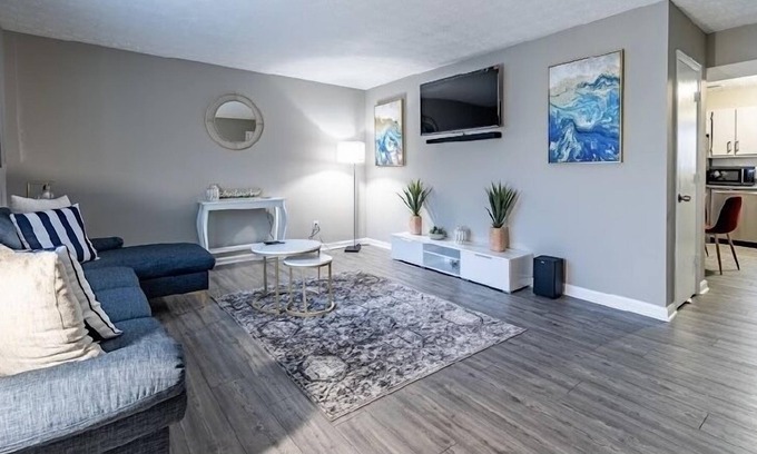 Jefferson Park Apartment | Vibrant & peaceful home in Atlanta with Pool Table