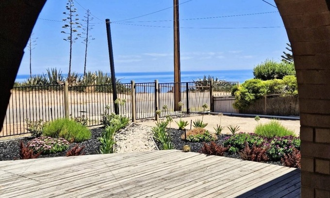 Sellicks Beach House | Vic's Place ~ Sellicks Beach - Chic Esplanade Retreat Perfect for Families