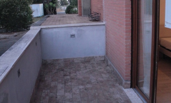Centro Giano House | vicino centri commerciali, Fiera di Roma e aeroporto. Buoni collegamenti a Roma.
