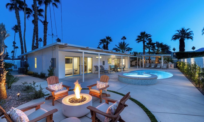 Sunmor House | Victor Victoria Hideaway- True PS Retreat!