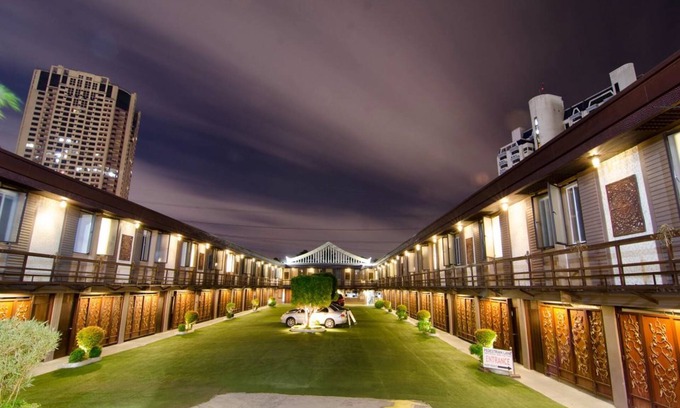 Pasig Hotel | Victoria Court Escarpment - Pasig