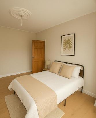 Haselbury House | Victoria House - Cozy Rooms