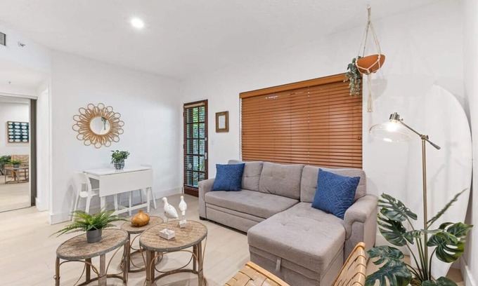 Hendricks and Venice Isles Condo | Victoria Park - Apartment 1721