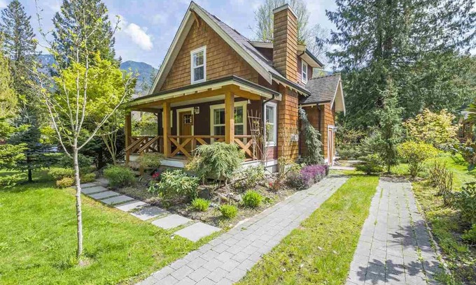 Lindell Beach Cottage | Victoria’s Cozy Cottage
