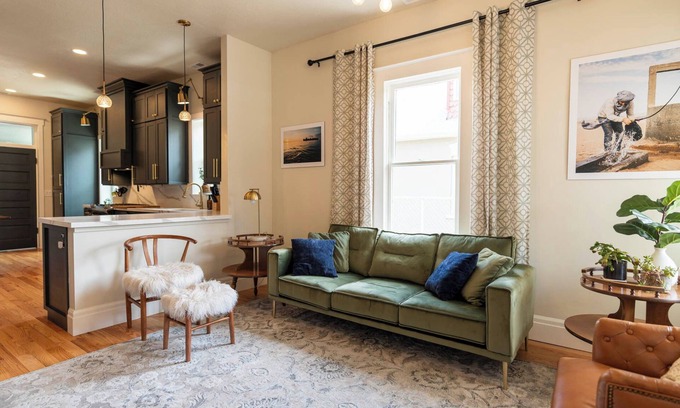 East Central House | Victorian charmer in the heart of SLCnNear the U of U, skiing, and 9th and 9th!