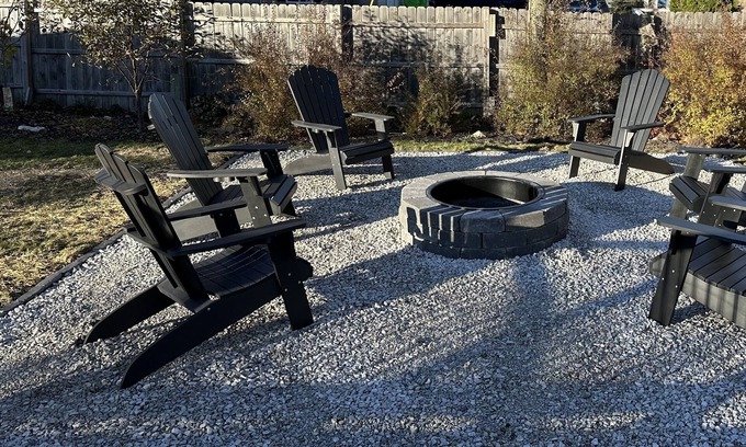 St Ignace House | Victorian charmer just steps from the lake!