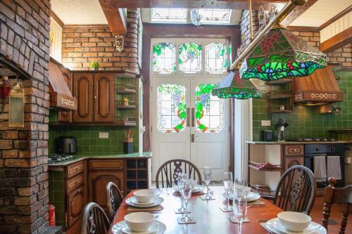 Manchester Villa | Victorian Elegance at Kingscliffe, Sleeps 17