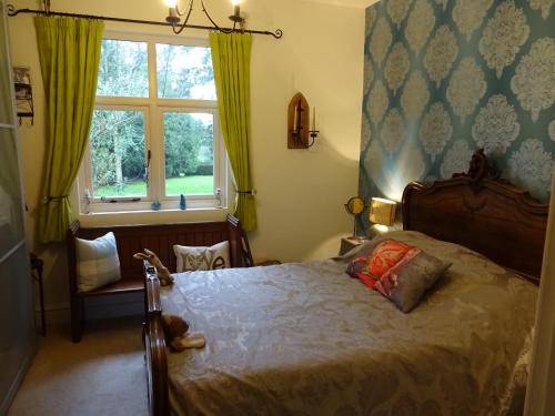 Codsall House | Victorian Gate House Own Bathroom