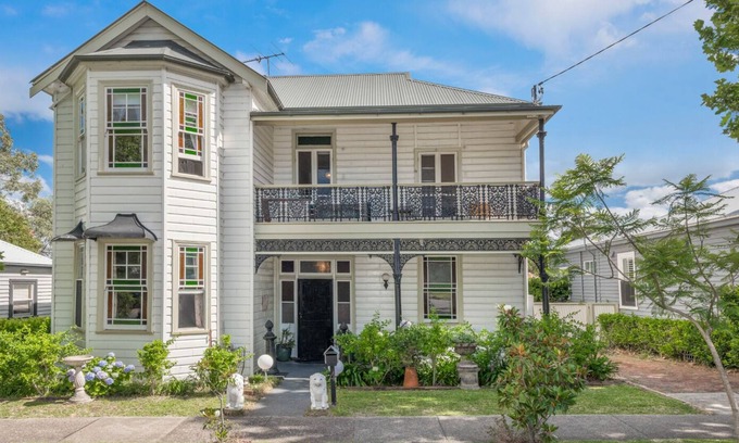Hamilton House | Victorian Home of Grand Proportions