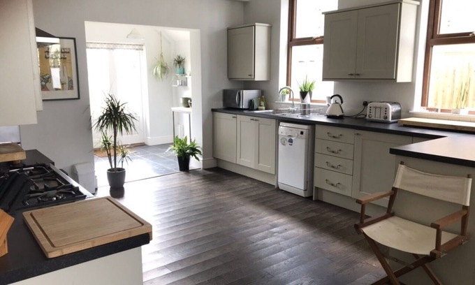 Black Torrington House | Victorian House in Rural Devon Sleeps 6-8