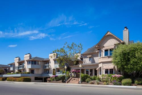 Lighthouse District Hotel | Victorian Inn