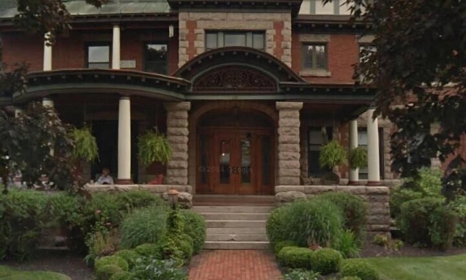 Saratoga Springs Condo | Victorian Mansion Executive Condo