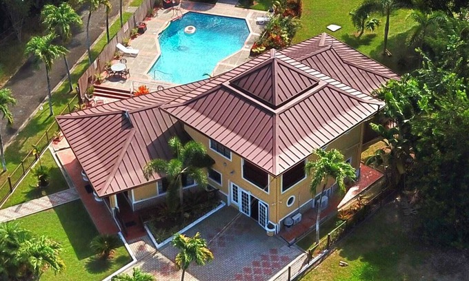Black Rock Villa | Victorian Style, Spacious Bungalow 4 bedroom Villa with swimming pool.