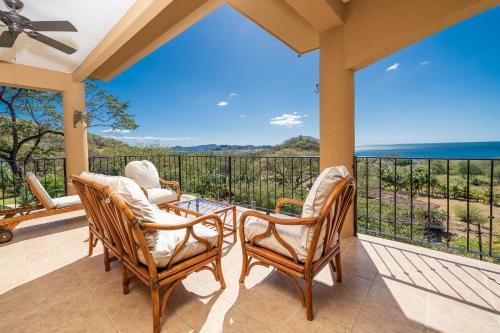 Potrero House | Vida de la Paz 4 - Oceanview Condo, 2BR, just remodeled, Playa Prieta