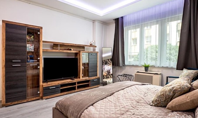 Ujlipotvaros Apartment | Vidra-lak with Private Parking