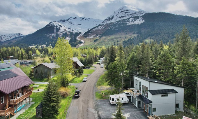 Alyeska House | View From the Top - Scenic Chugach Mountain Getaway