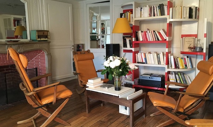 Les Iles Apartment | view of the seine island saint louis 2 pieces of character