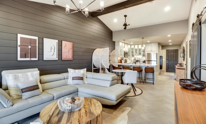 Lake Ozark Apartment | Views and Pool Access Luxurious Lake Ozark Condo