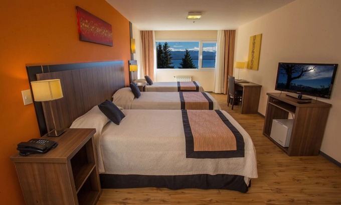 San Carlos de Bariloche Hotel | Views & Comfort: Room near Nahuel Huapi Lake with Fitness Center and Hot Tub