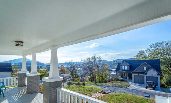 Northside House | Views/Downtown/Extremely nice neighborhood