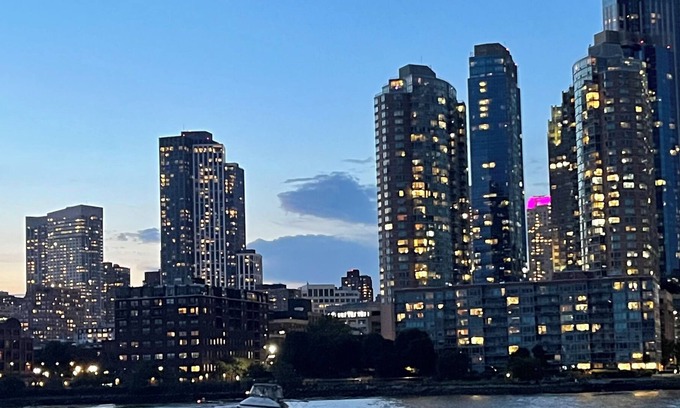 Jersey City Boat Rental | Views, experience and vibes - under the NYC skyline!!! One of a kind experience