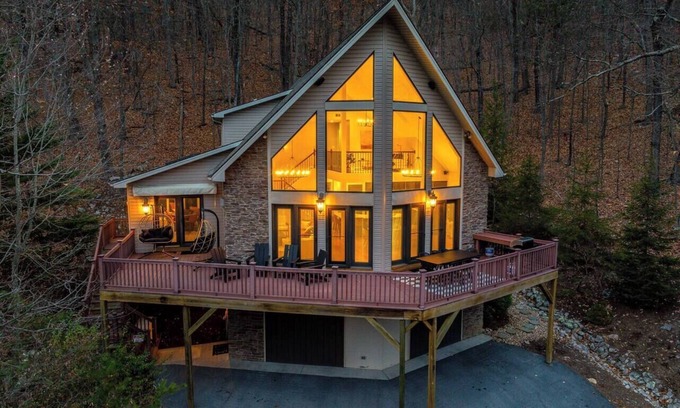 Massanutten Ski Chalet | Views, Fire Pit, Game Rm, Theater, Sauna, Poker