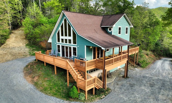 Sylva House | Views, Game room, Hot-Tub, Fire Pit, 10 Beds