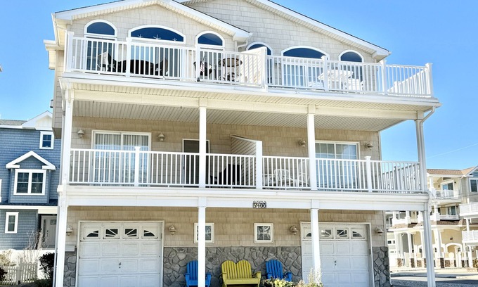 Sea Isle City House | VIEWS of the ocean throughout. Enjoy dinner or a nice cocktail on the spacious deck.
