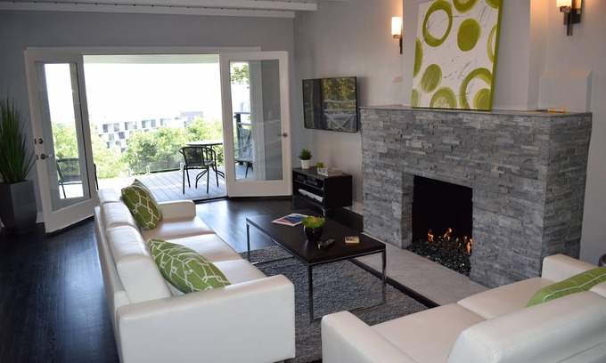 Hollywood Hills West House | Views! Walk To Sunset Blvd And West Hollywood! 2Bd House In Hollywood Hills.