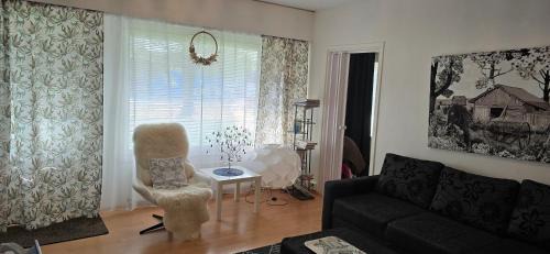 Oulainen Apartment | Viihtyisä kaksio ydinkeskustassa maantasossa