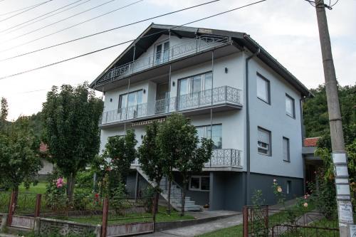Strmosten House | Vikend Kuća Živković